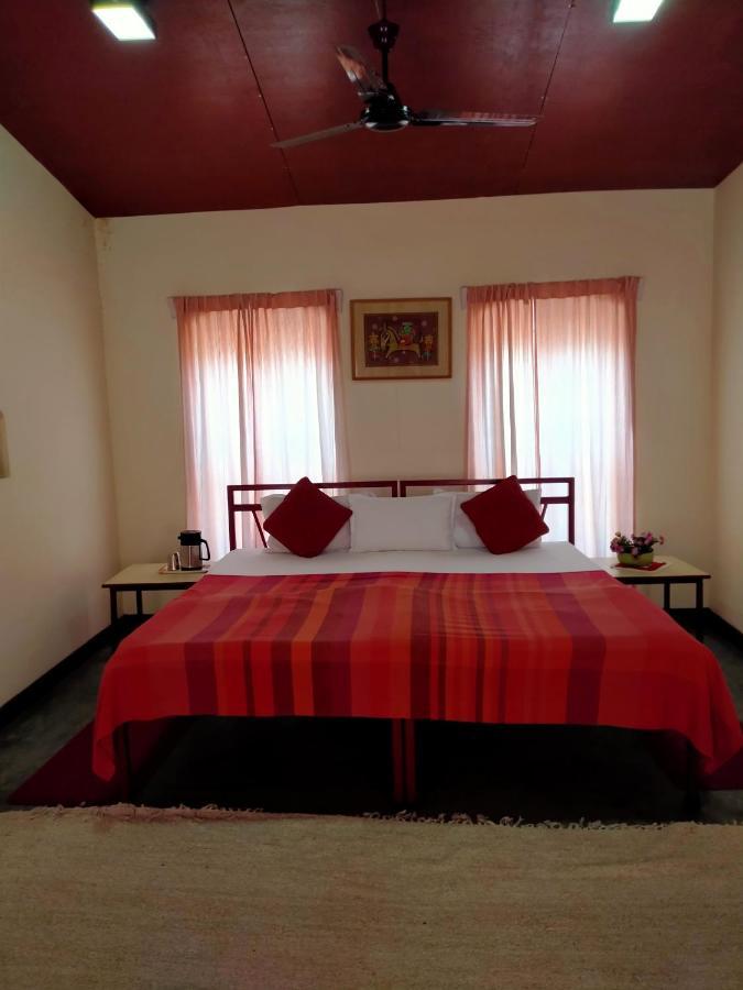 Naurang Yatri Niwas Hotel Garli Екстериор снимка