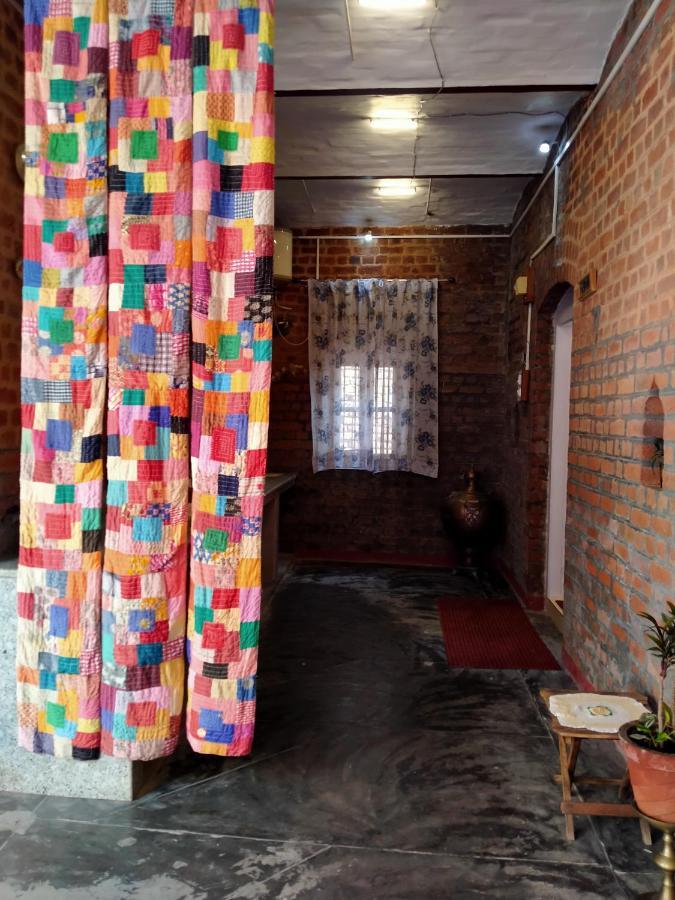 Naurang Yatri Niwas Hotel Garli Екстериор снимка