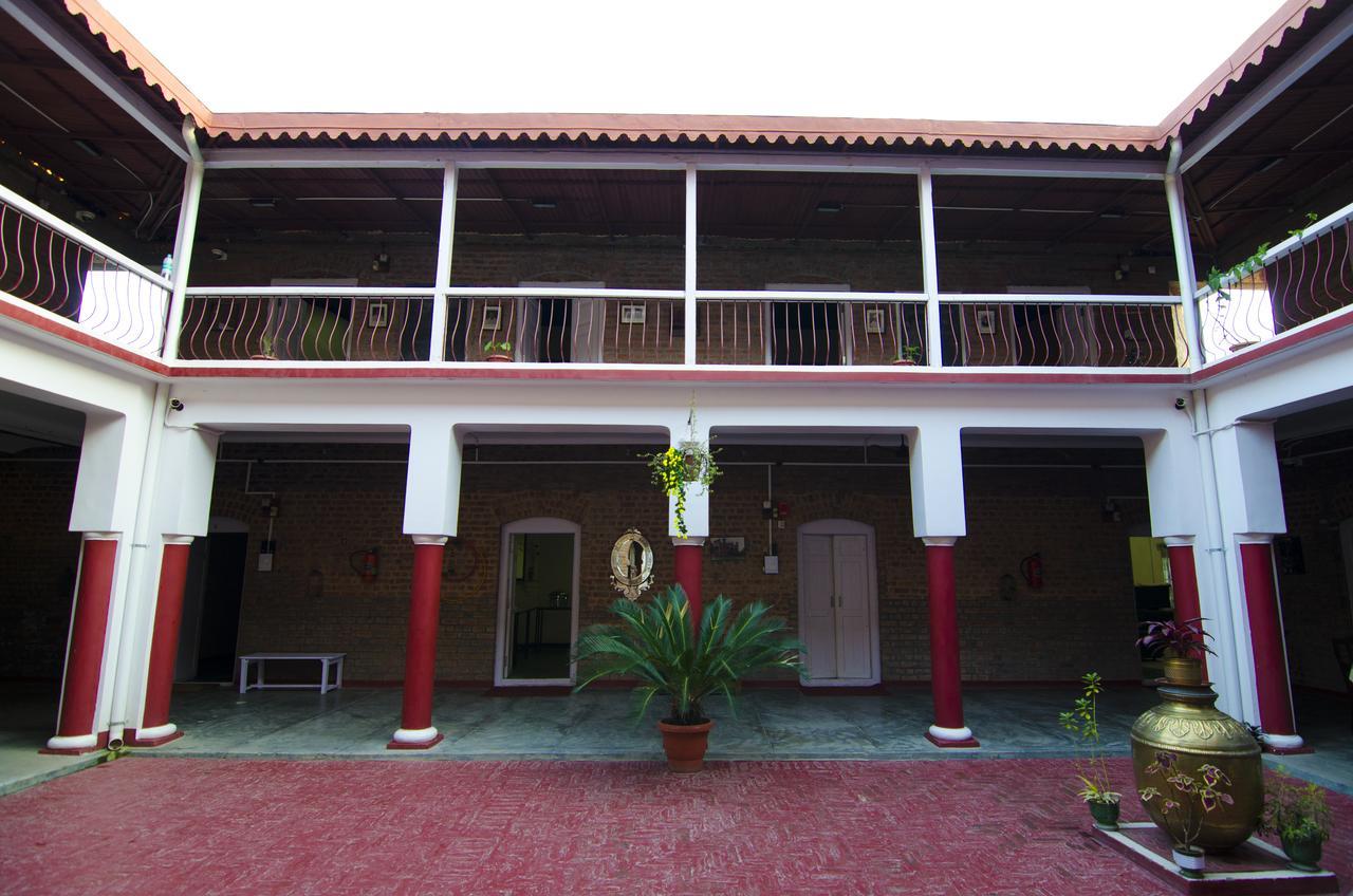 Naurang Yatri Niwas Hotel Garli Екстериор снимка