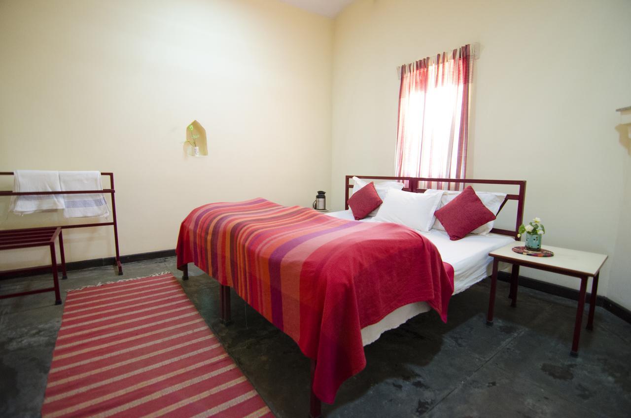 Naurang Yatri Niwas Hotel Garli Екстериор снимка
